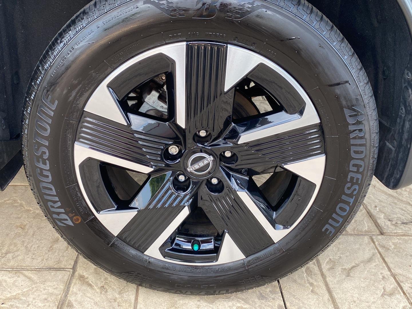 Certified Used 2025 Fresh Powder Nissan SV image 15