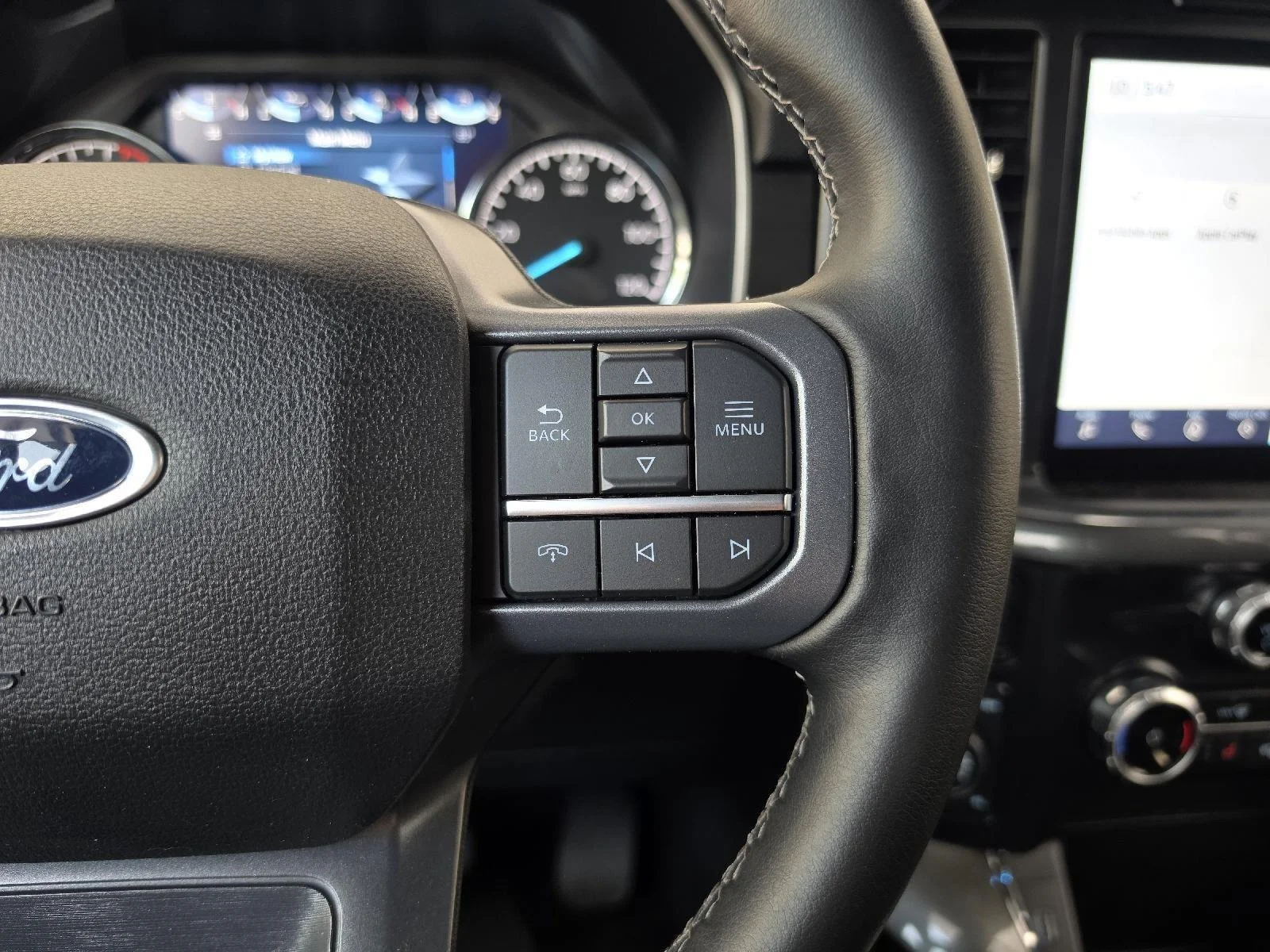 Used 2023 Oxford White Ford XLT image 30
