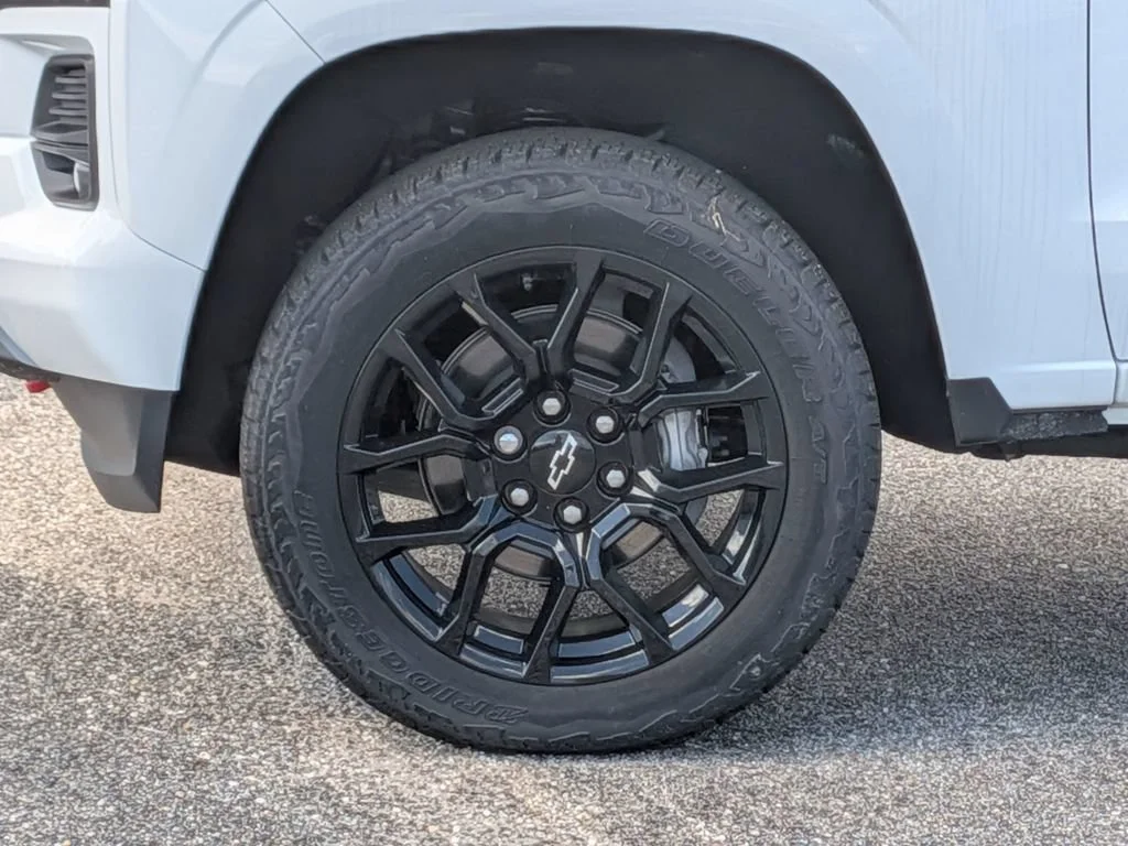 New 2025 Summit White Chevrolet Z71 image 11
