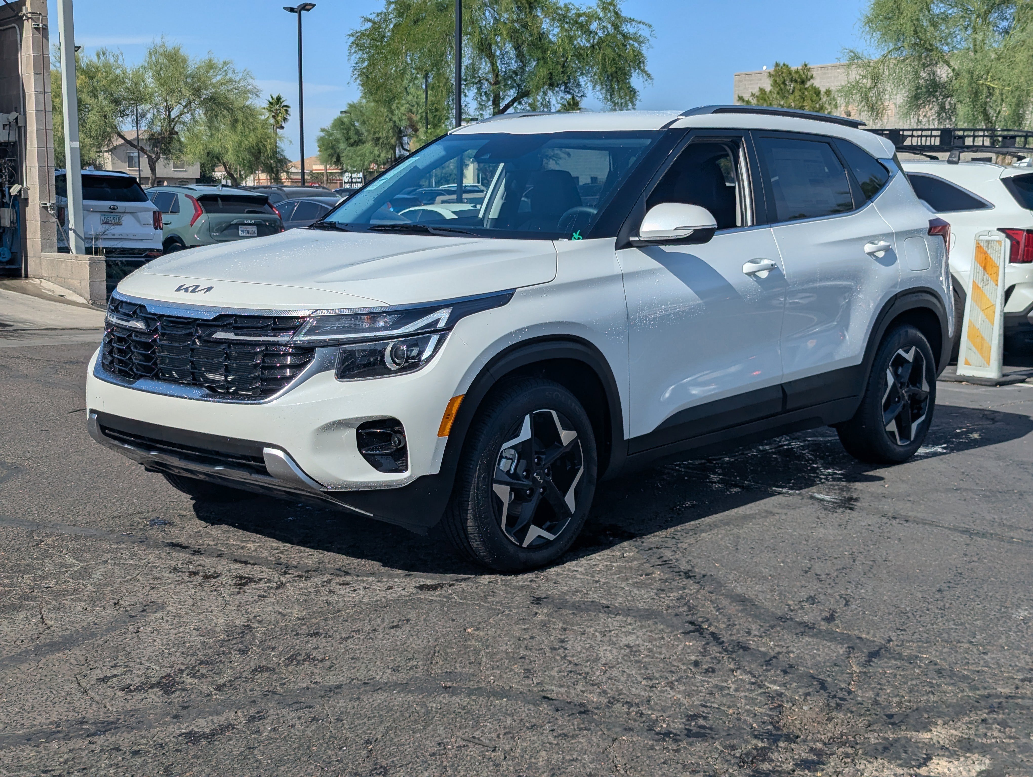New 2026 Snow White Pearl Kia EX image 6