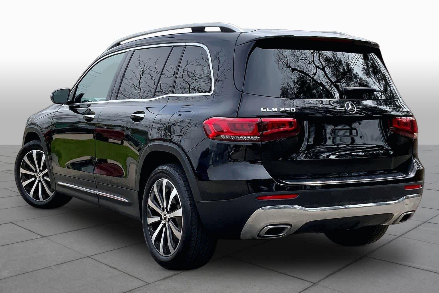 Used 2022 Night Black Mercedes-Benz GLB 250 image 12