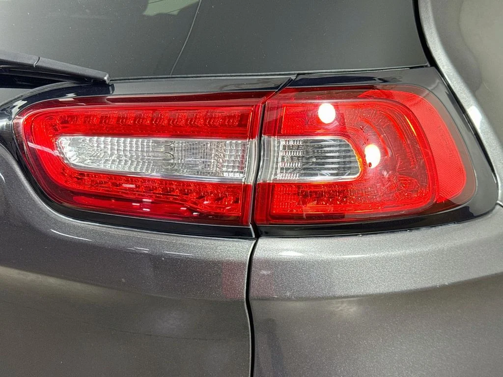Used 2014 Gray Jeep Limited image 33