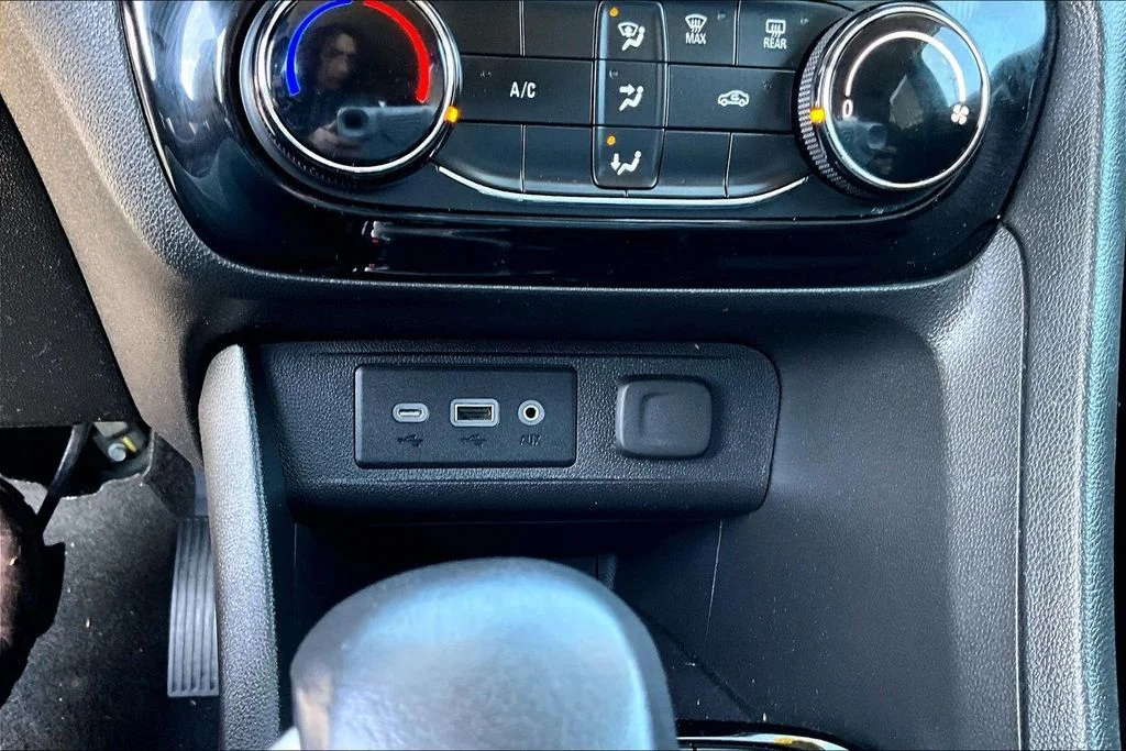 Used 2021 White Buick Preferred image 19