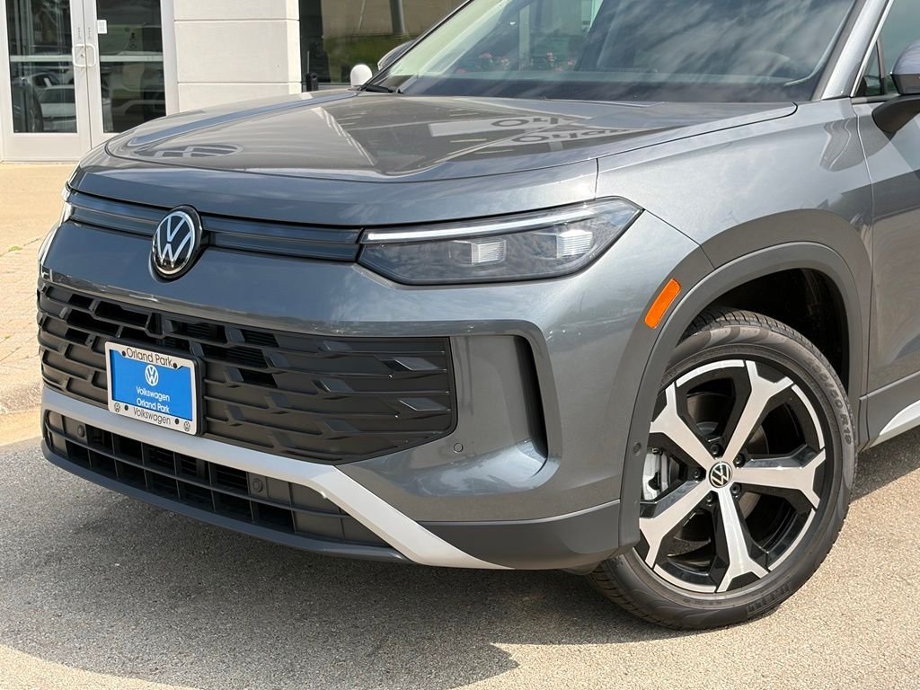 New 2026 Platinum Gray Metallic Volkswagen 2.0T SE image 2