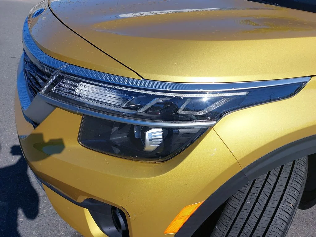 Used 2021 Yellow Kia S image 28