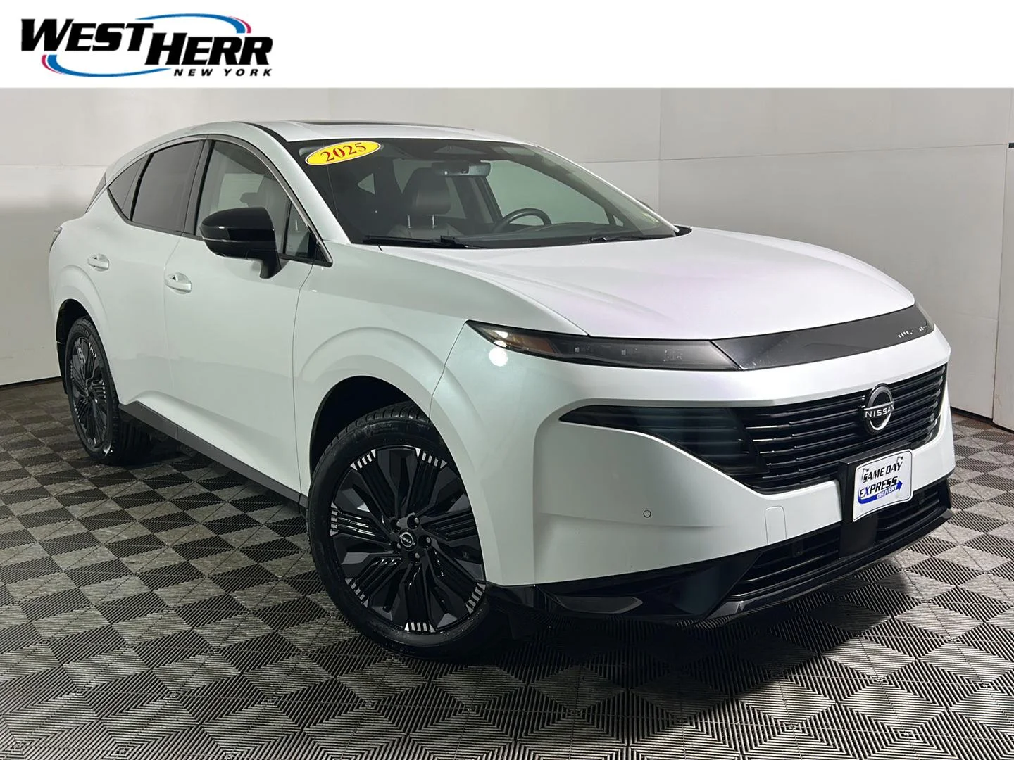 Used 2025 Everest White Pearl Tricoat Nissan Platinum image 1