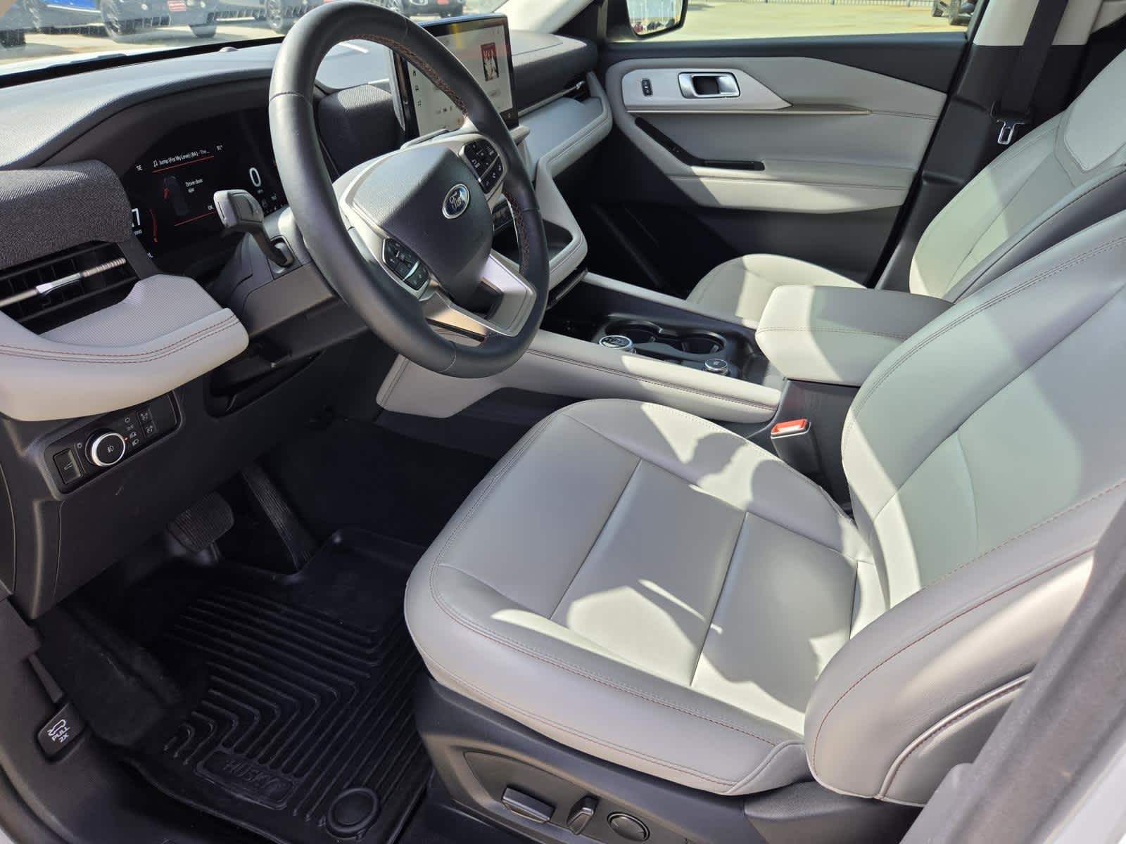 Used 2025 Space White Metallic Ford Active image 14
