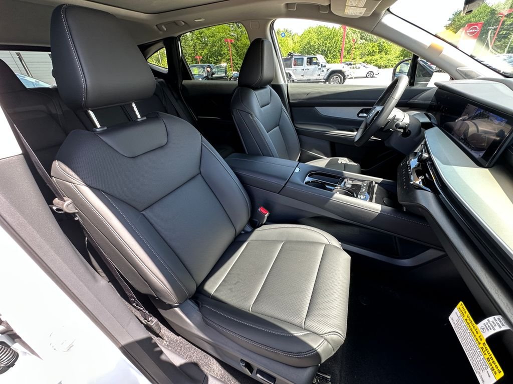 New 2026 White Nissan SL image 19