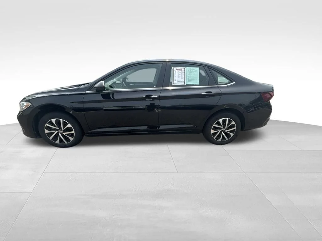 Used 2024 Black Volkswagen 1.5T S image 3