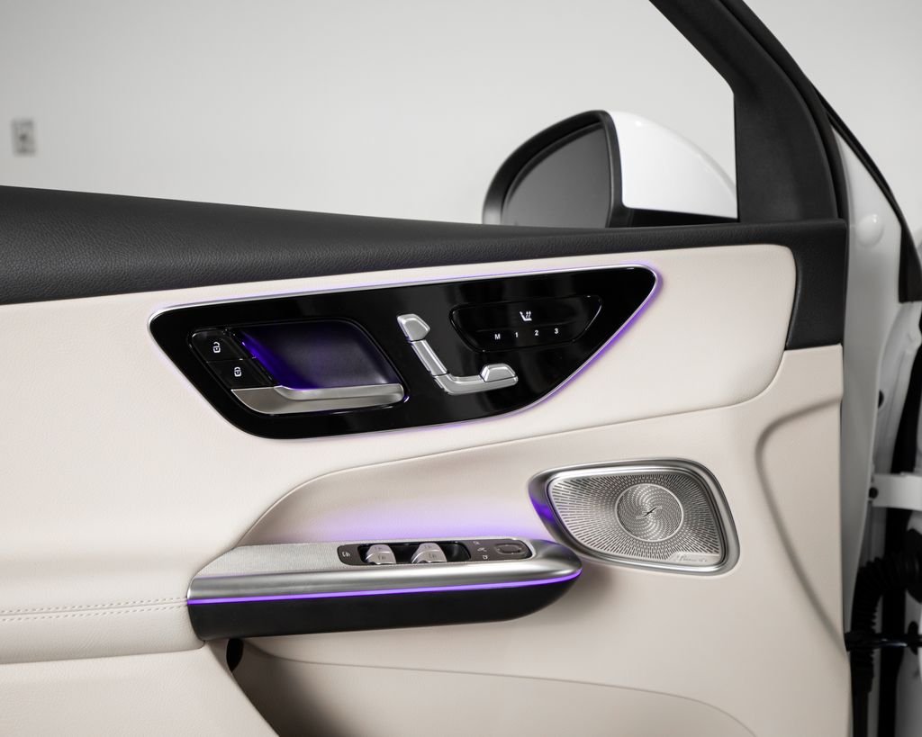 New 2026 Polar White Mercedes-Benz GLC 300 image 6