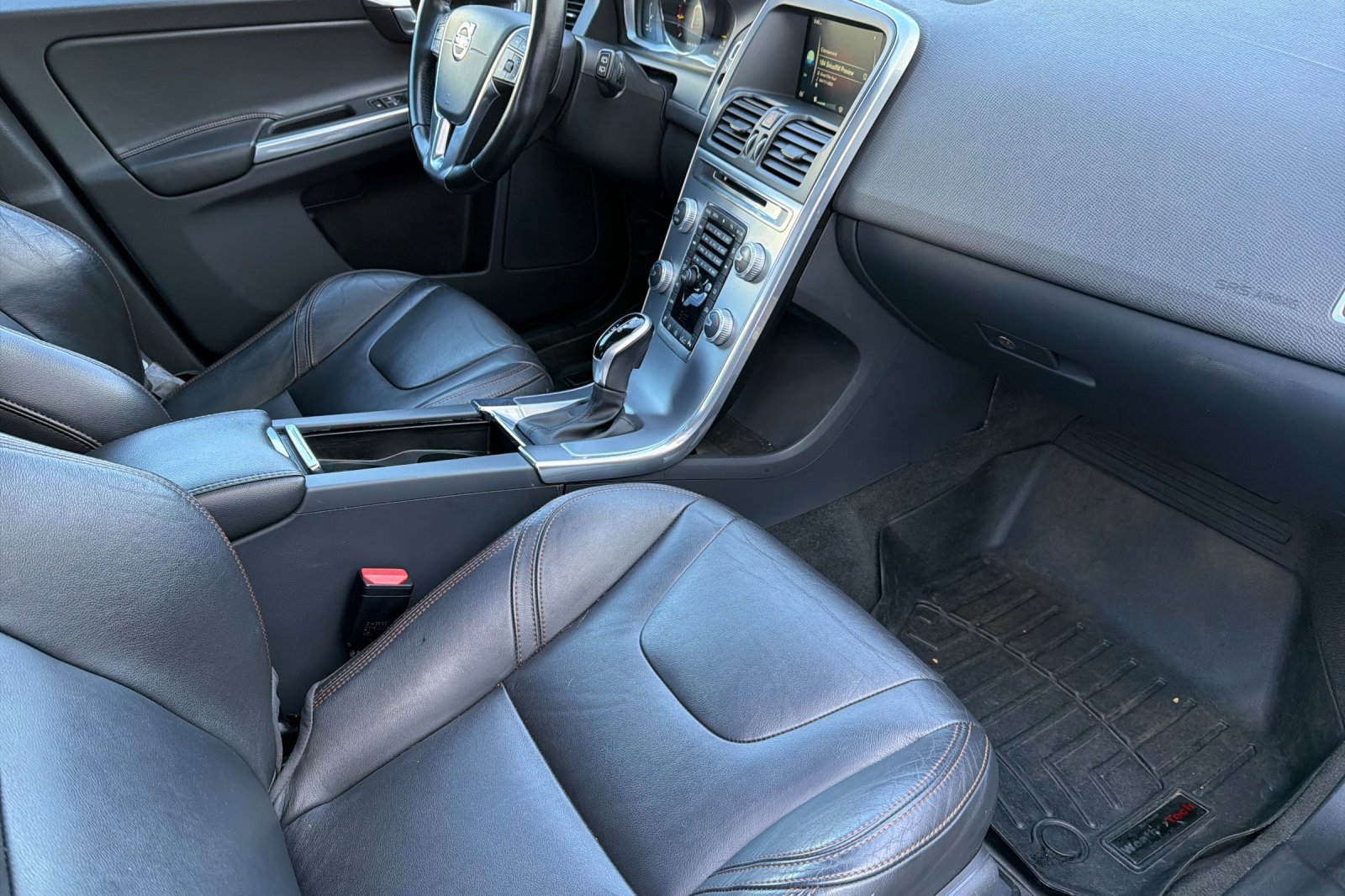 Used 2017 Silver Volvo Dynamic image 15