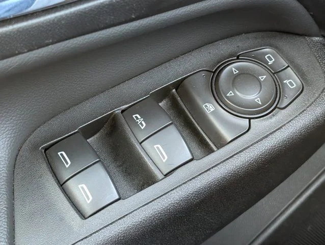 2024 Chevrolet Equinox LT - Photo 21