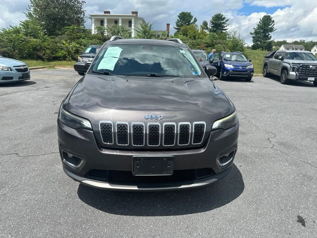 Used 2019 Crystal Metallic Jeep Limited image 2