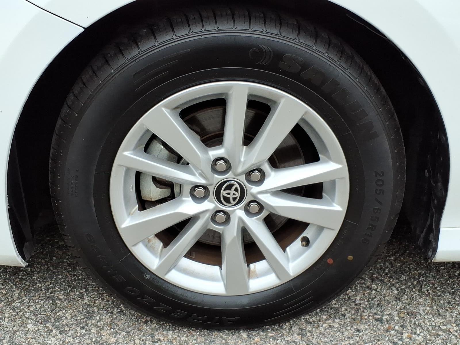 Used 2025 Ice Cap Toyota LE image 4