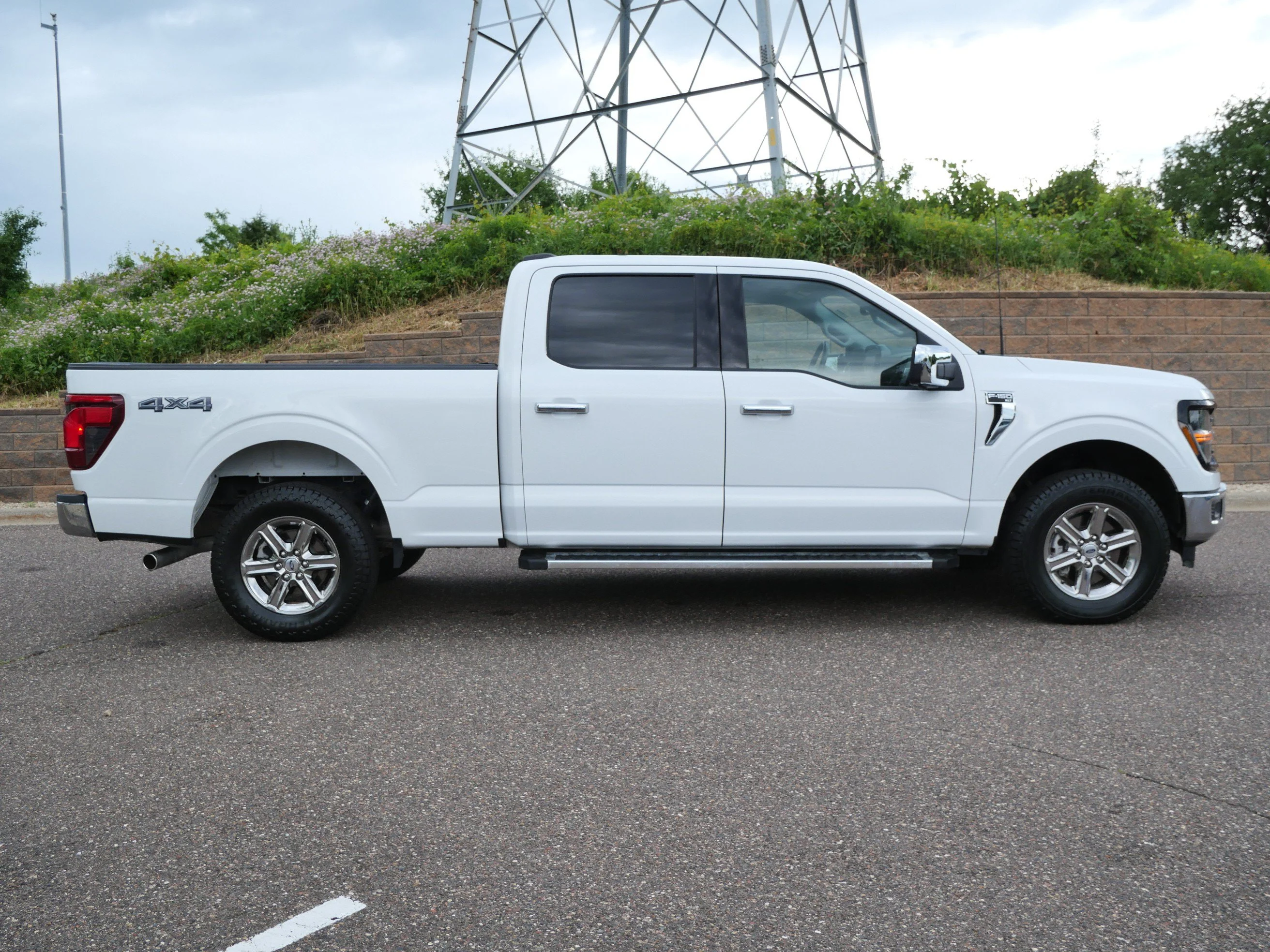 Certified Used 2024 Oxford White Clearcoat Ford XLT image 7