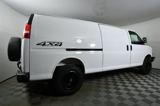 2025 Chevrolet Express Cargo Work Van - Photo 10