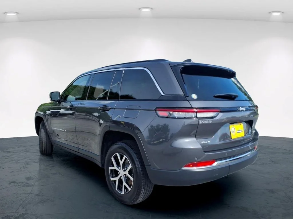 Used 2024 Gray Jeep Limited image 13