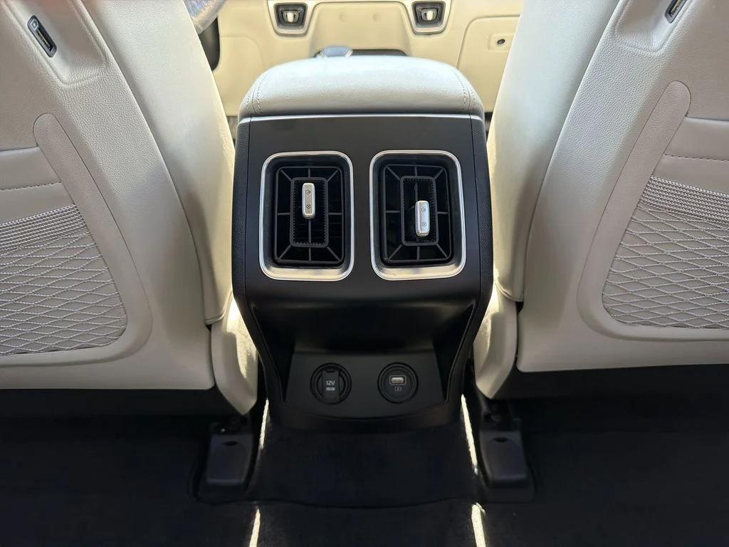 Used 2023 Silver Kia S image 28