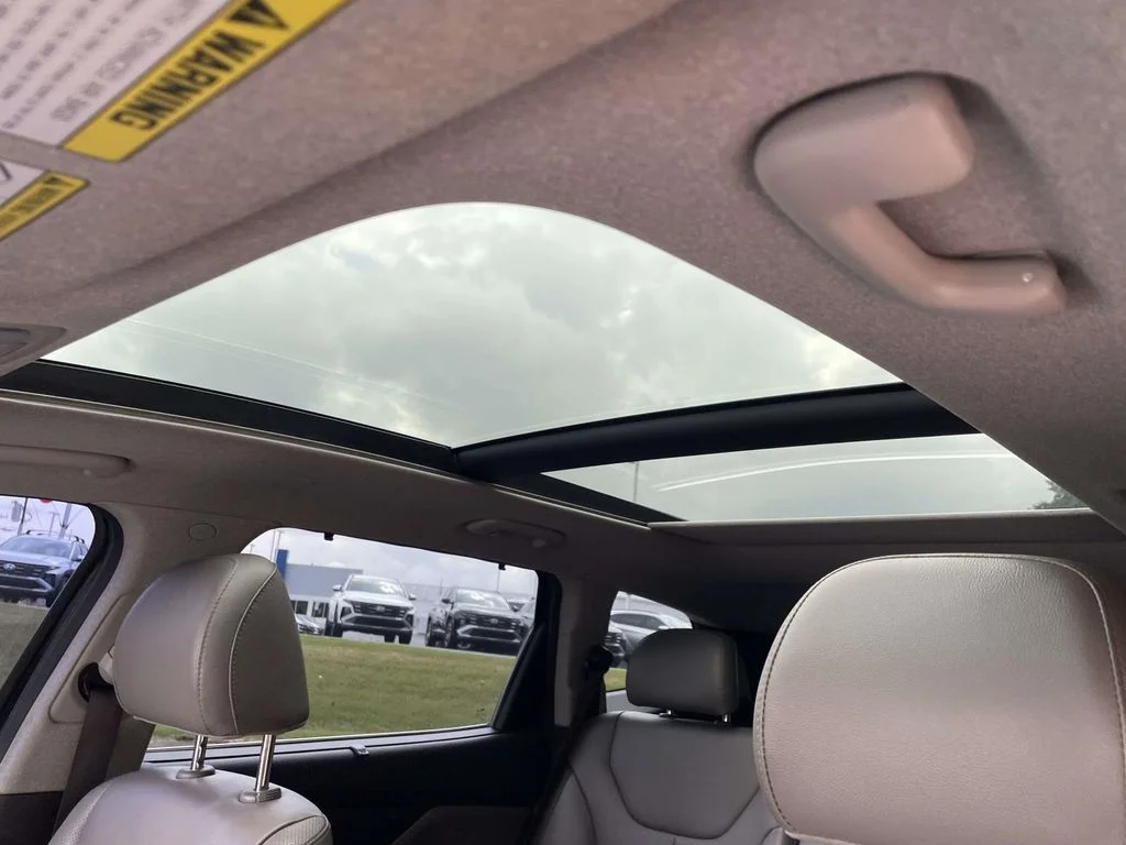 Used 2020 Black Hyundai SEL image 18