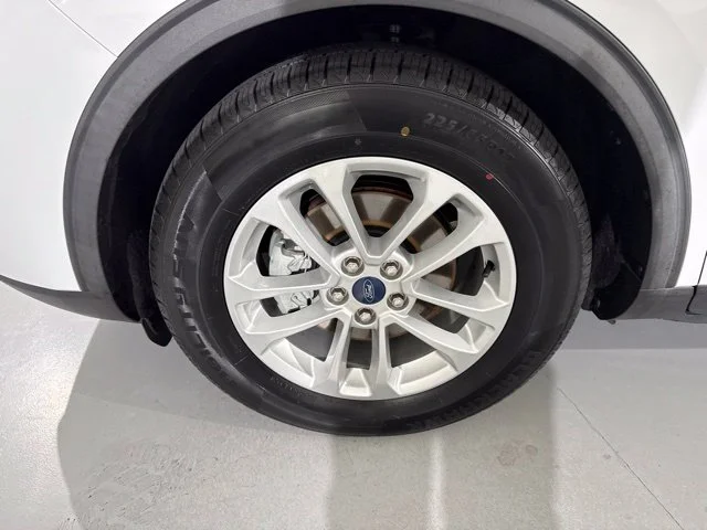 Used 2020 White Ford SE image 4
