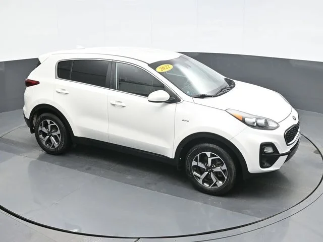Used 2022 White Kia LX image 15