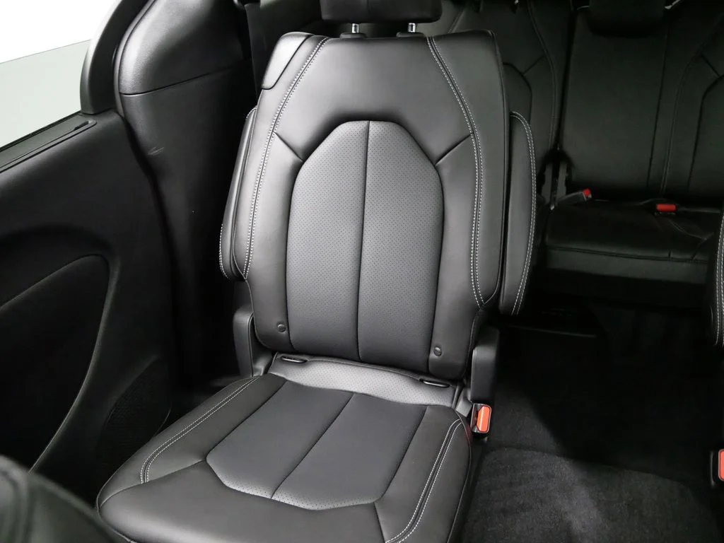 2026 Chrysler Pacifica Select - Photo 31