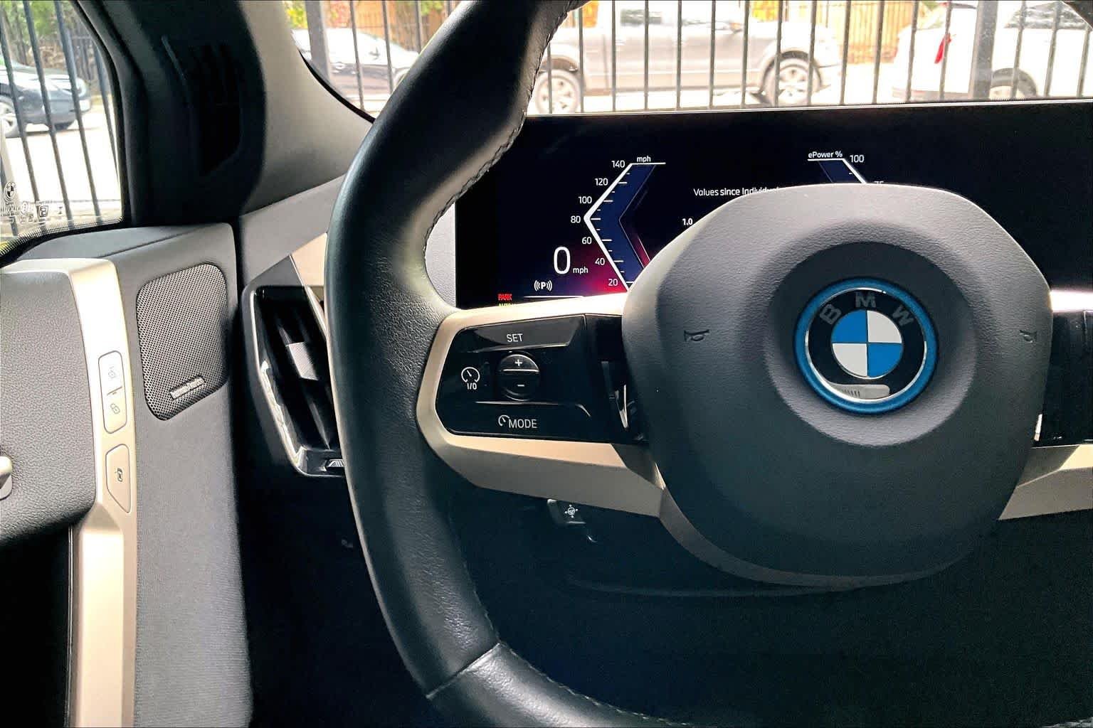 Used 2024 Alpine White BMW xDrive50 image 23