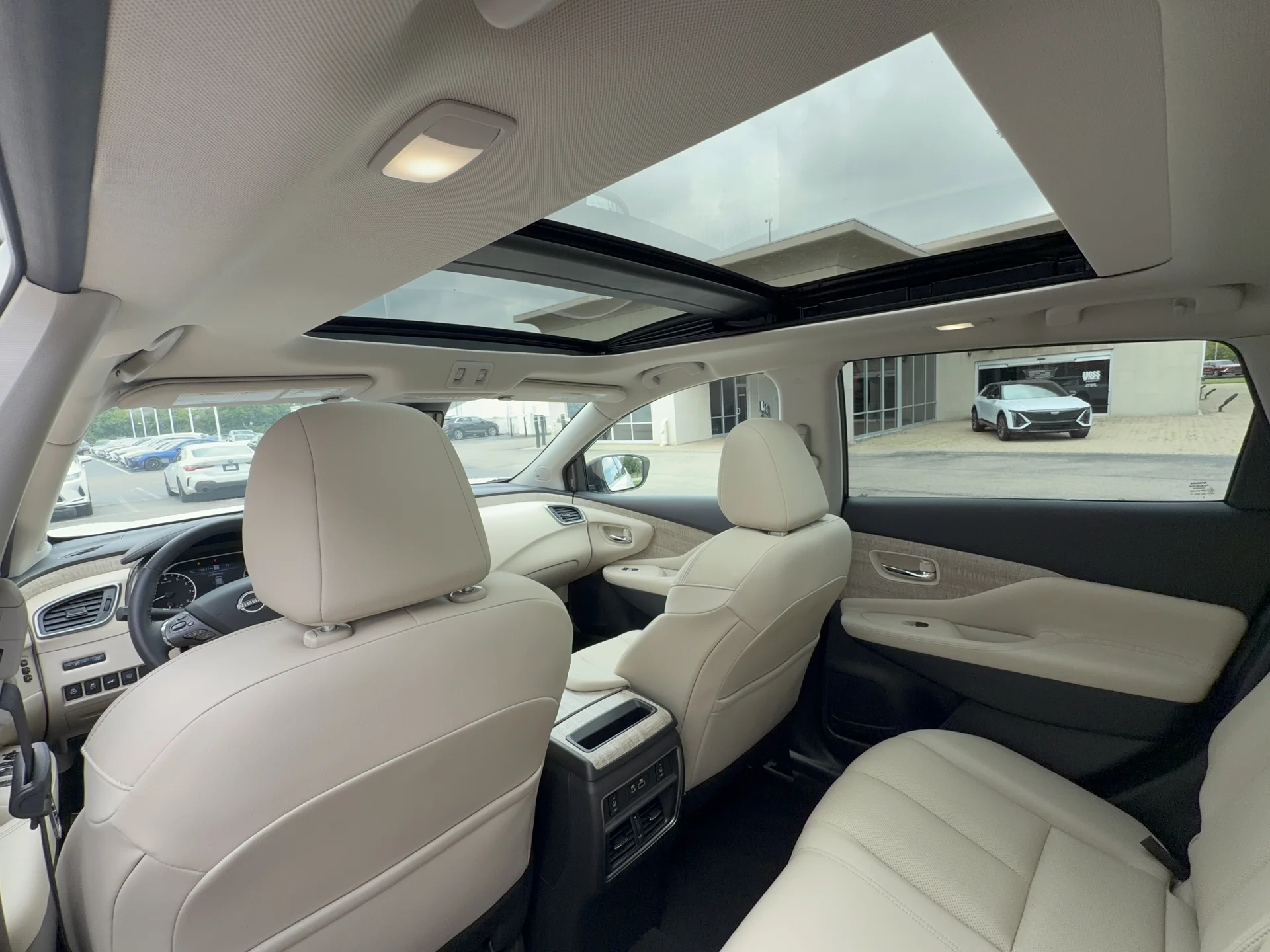 Used 2024 Pearl White TriCoat Nissan SL image 21