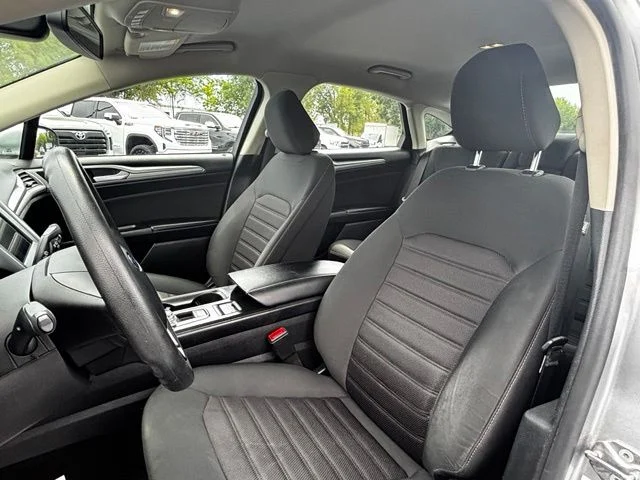 Used 2020 Silver Ford SE image 9