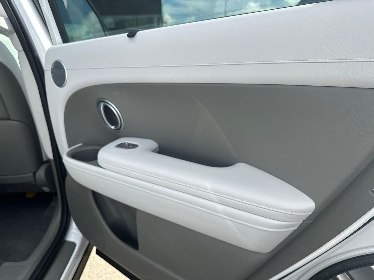 New 2026 White Hyundai SEL Premium AWD image 30