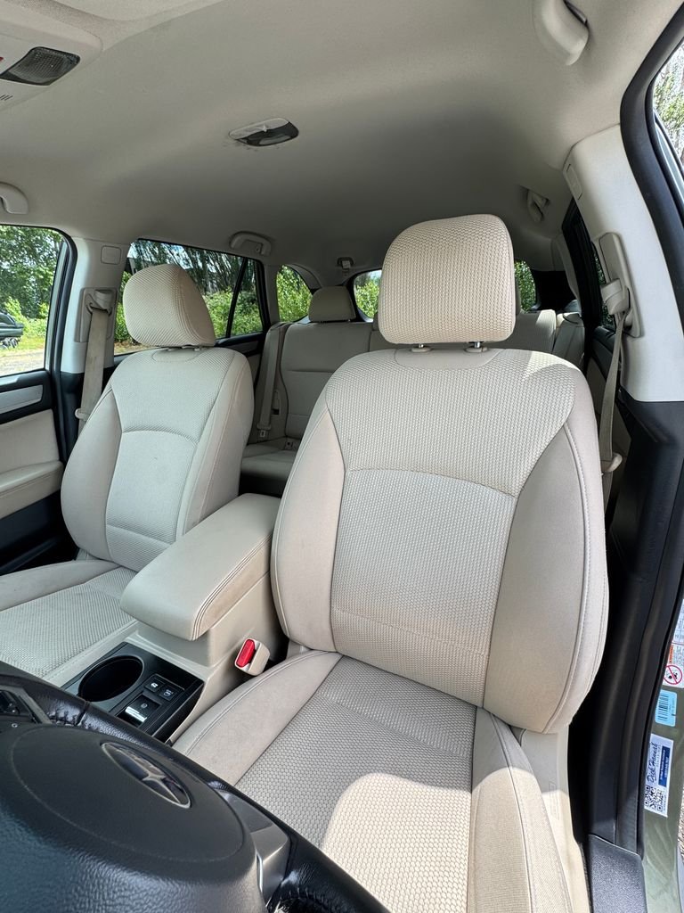 Used 2017 Wilderness Green Metallic Subaru 2.5i Premium image 32