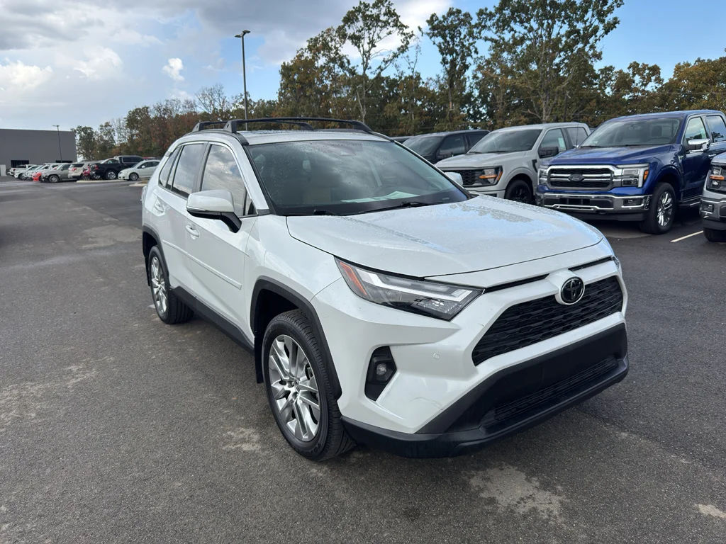 Certified Used 2024 Wind Chill Pearl Toyota XLE Premium image 3