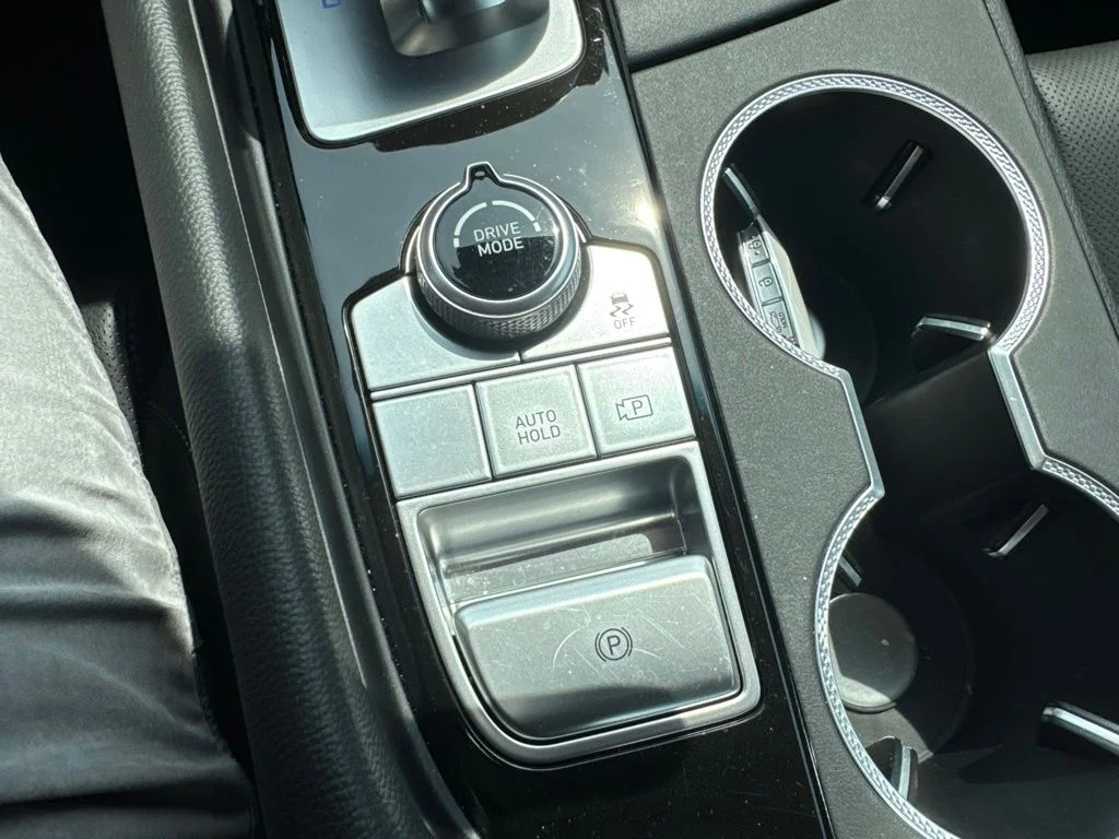2025 GENESIS G70 Standard - Photo 24