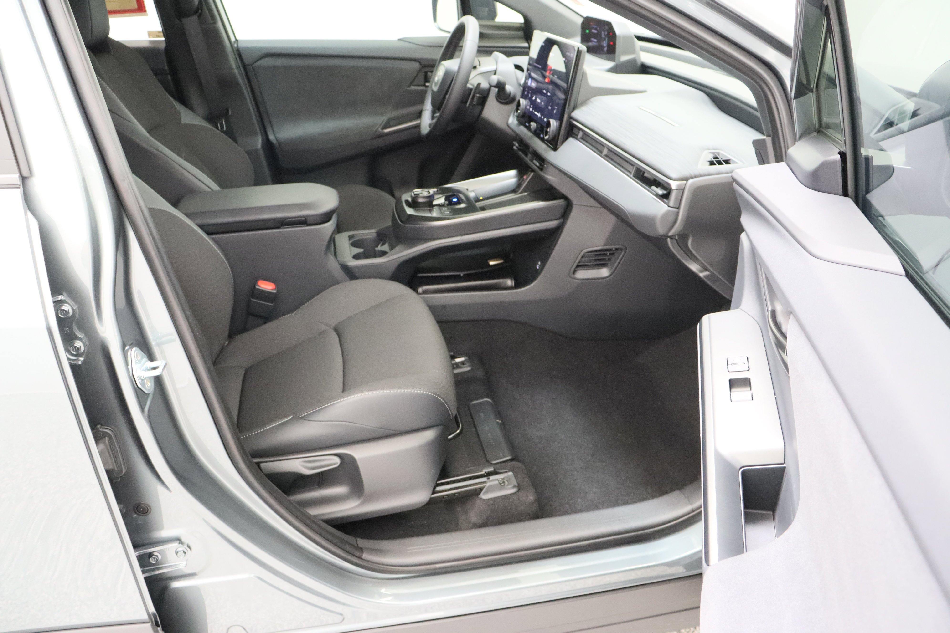 Certified Used 2026 OVERCAST Toyota SE (Electric) image 36