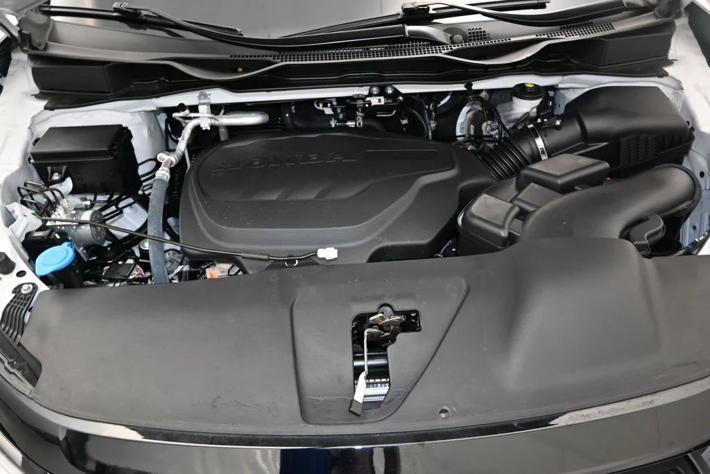 Certified Used 2025 White Honda EX-L image 24