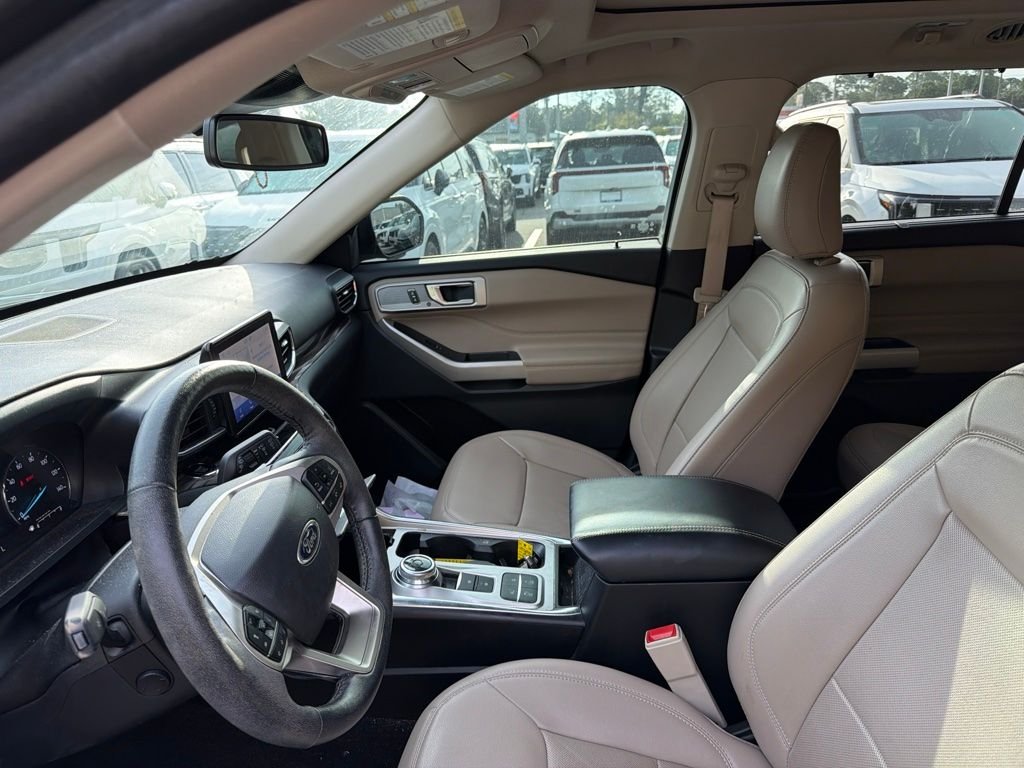Used 2024 Green Ford Limited image 9