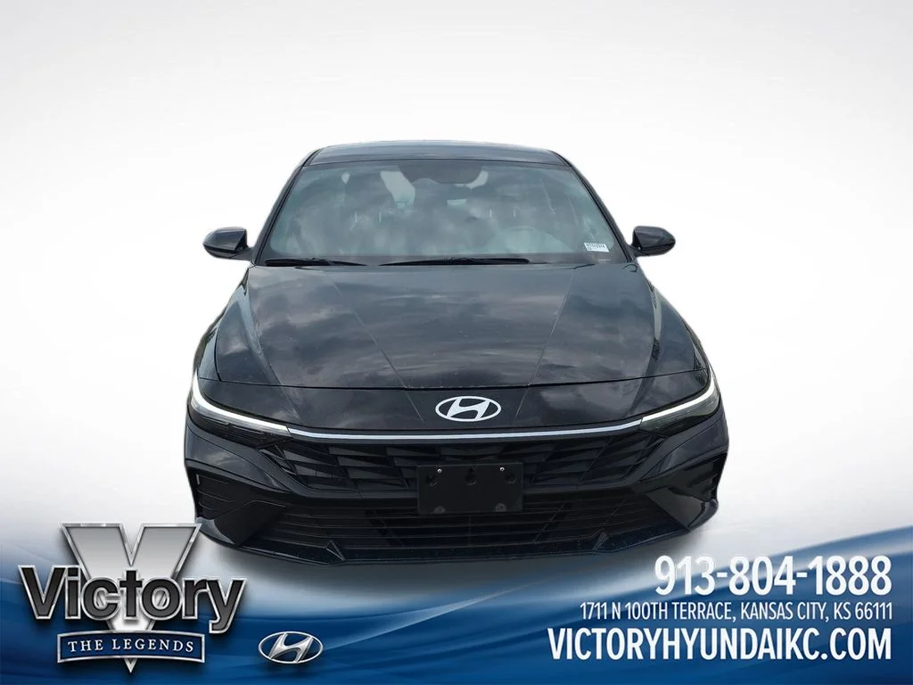 Used 2024 Black Hyundai SEL image 8