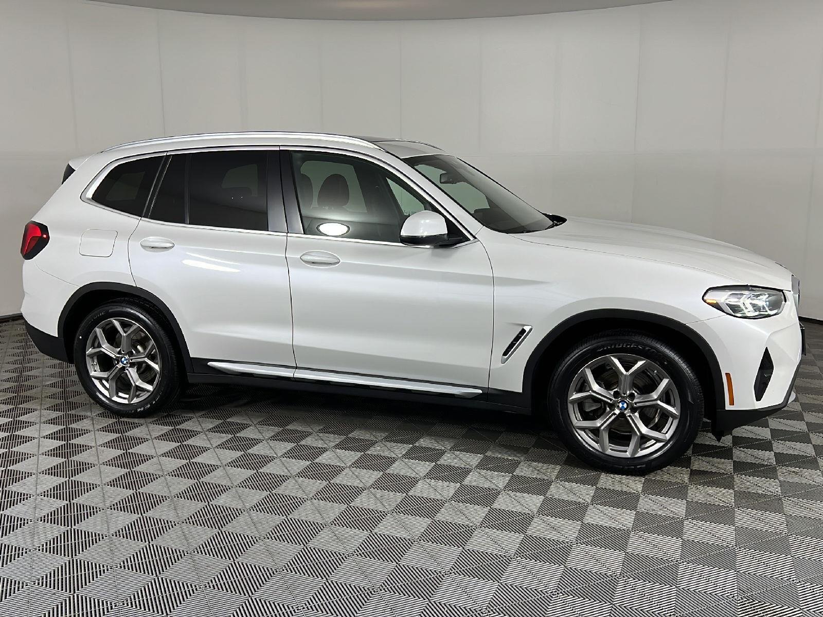 Used 2022 Mineral White Metallic BMW xDrive30i image 3
