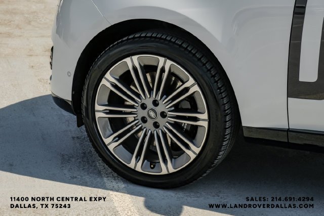Used 2024  Land Rover SE image 60