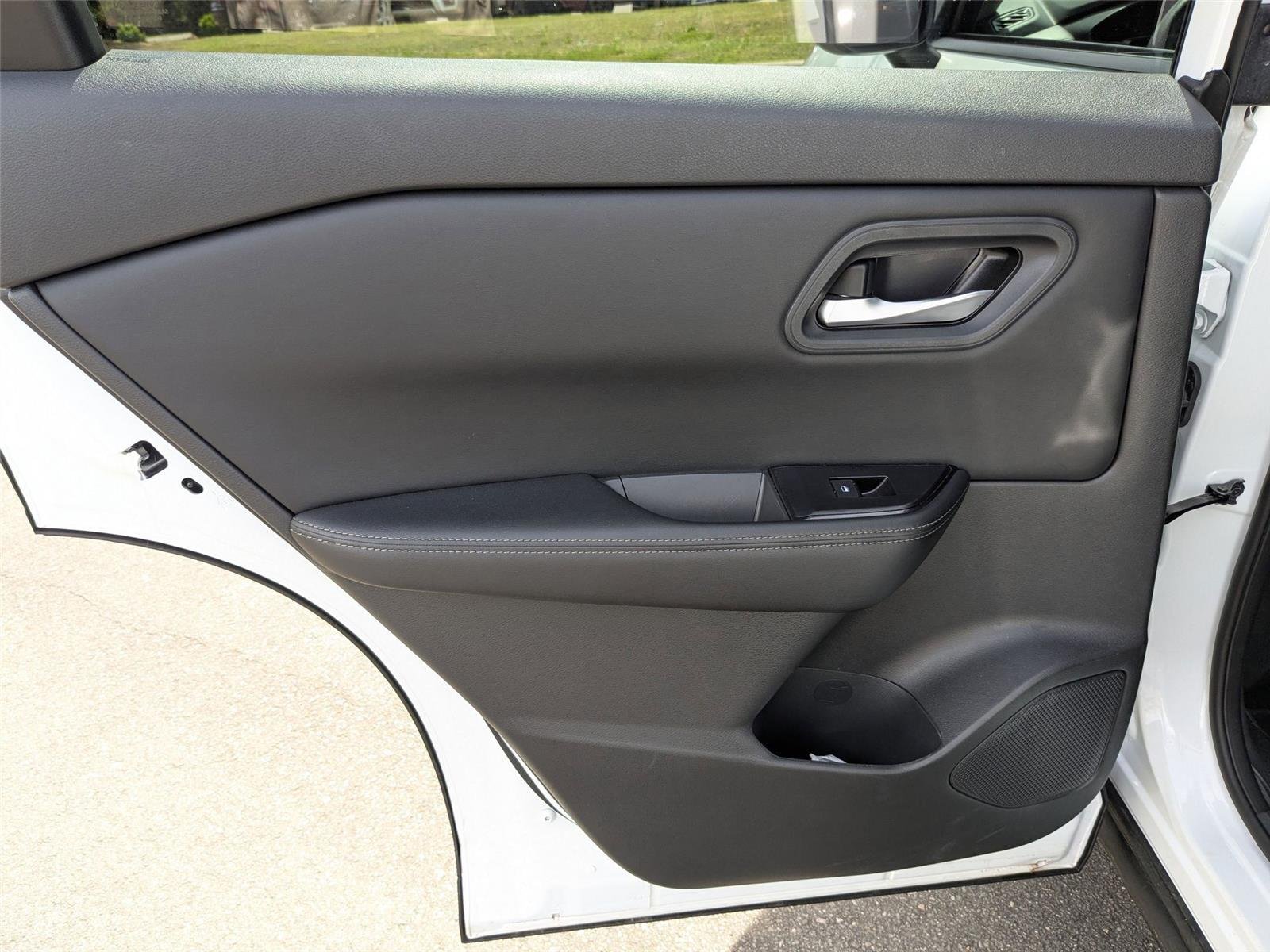 Used 2024 Everest White Pearl Nissan SV image 34