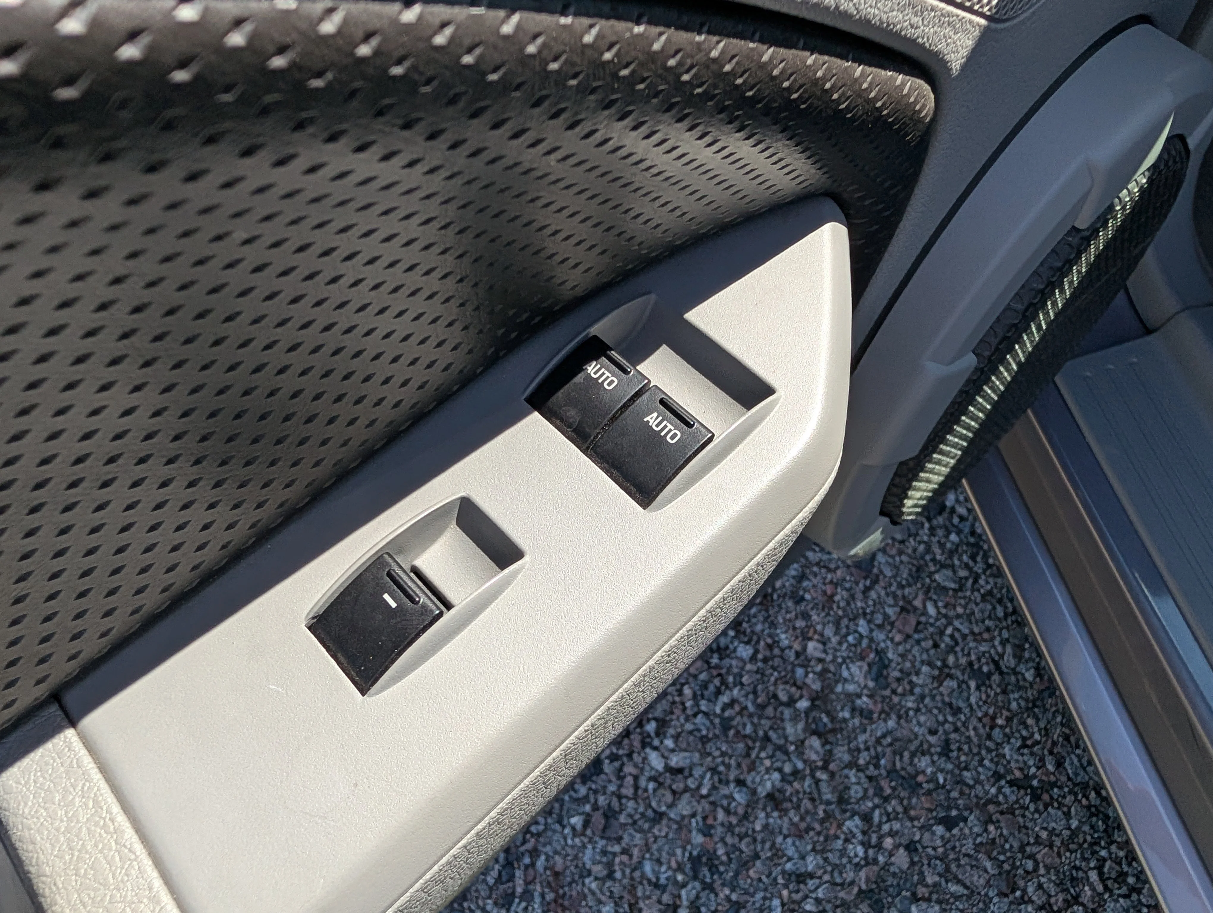 Used 2006 Satin Silver Metallic Ford GT Premium image 23