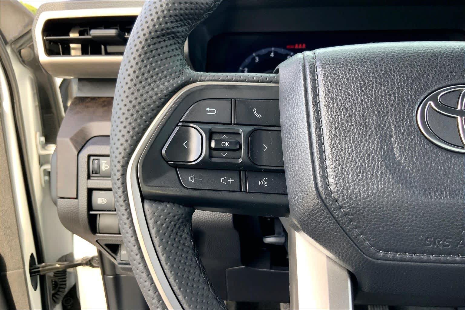Used 2025 Wind Chill Pearl Toyota Limited Hybrid image 23