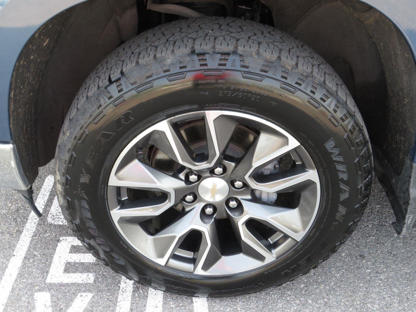 Used 2024 Lakeshore Blue Metallic Chevrolet LT image 21