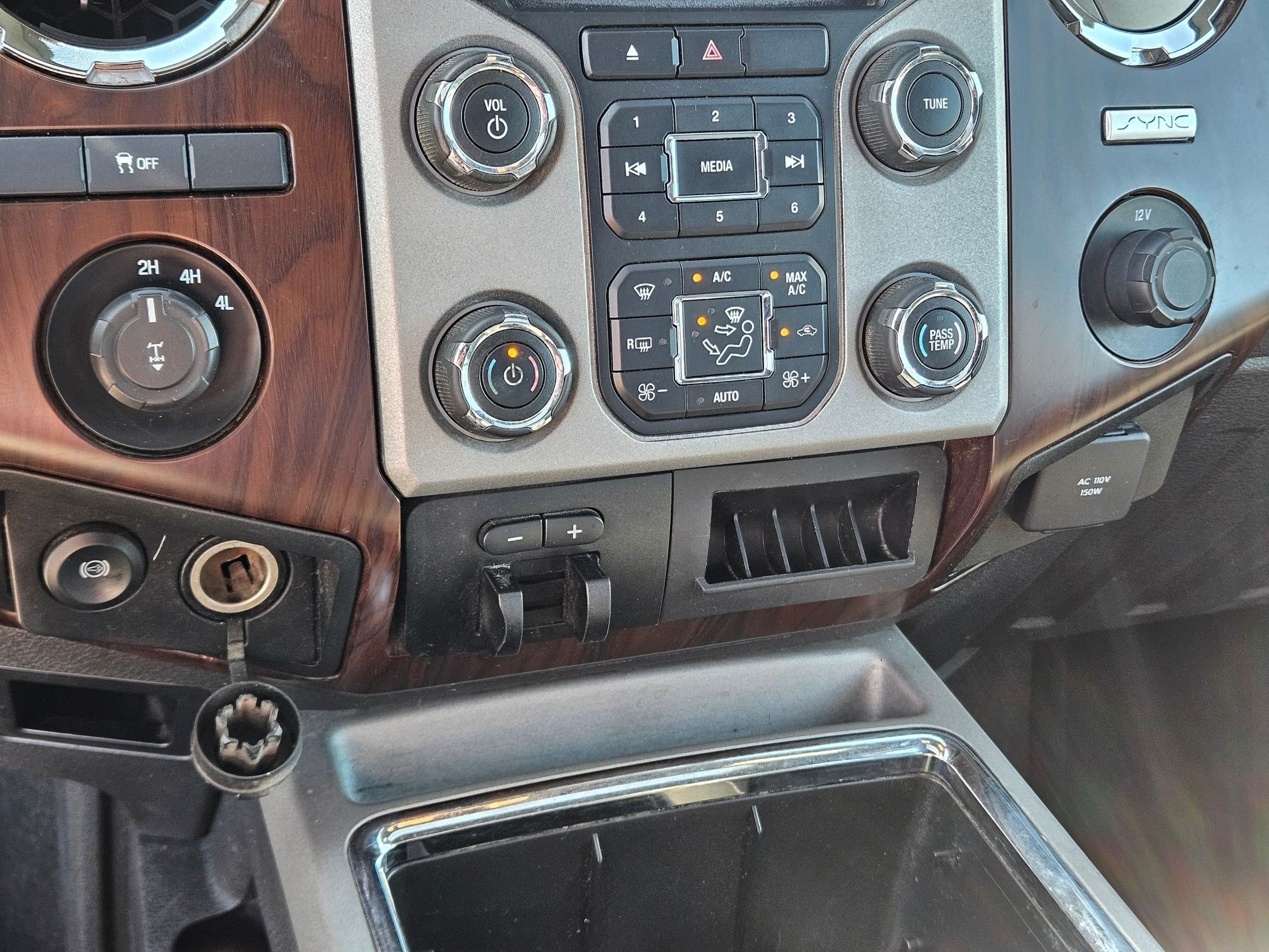 Used 2016 White Ford Lariat image 26