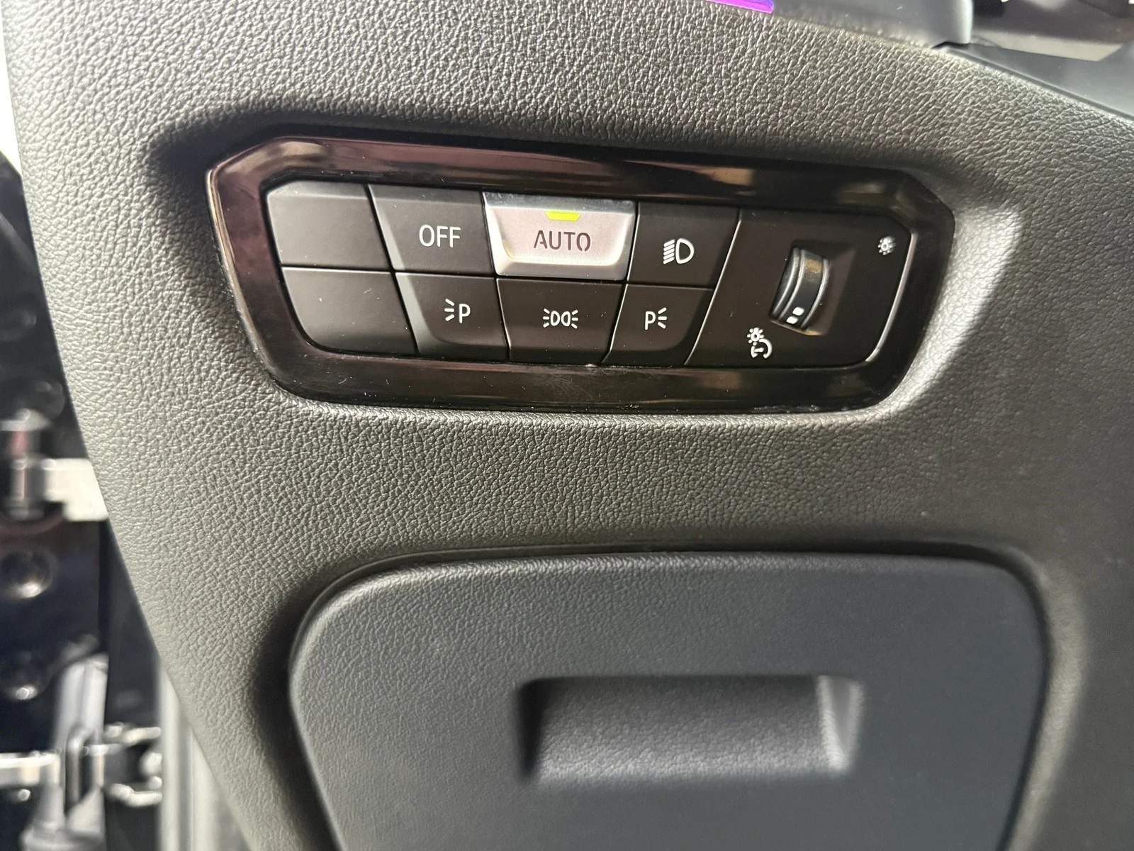 Used 2019 Jet Black BMW 330i xDrive image 28