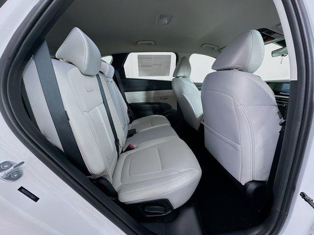 New 2026 White Hyundai SEL FWD image 40