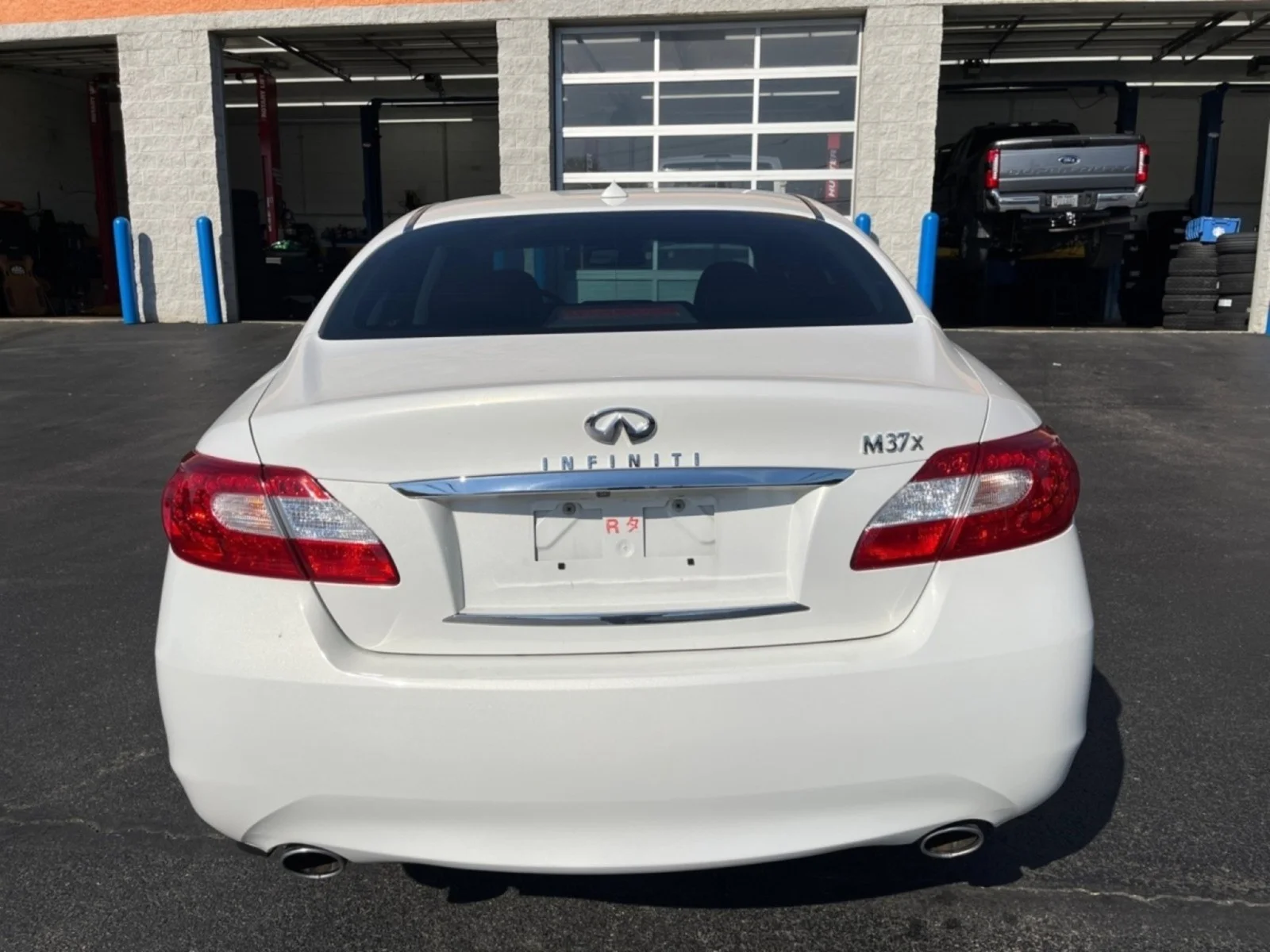 Used 2012 Moonlight White INFINITI  image 6