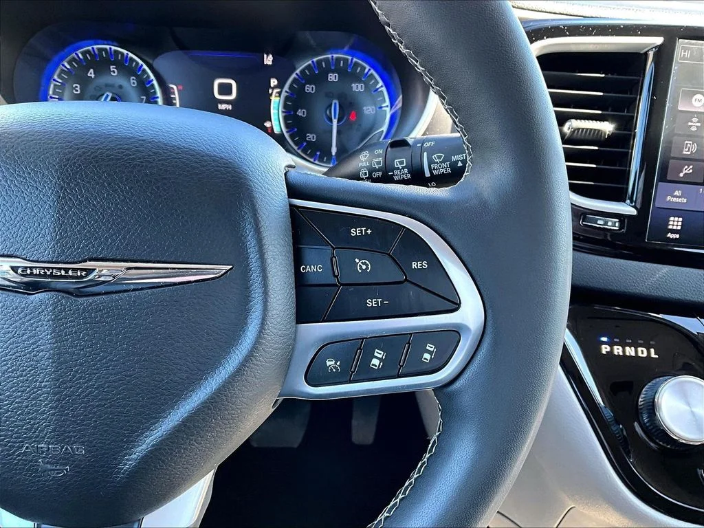 2023 Chrysler Pacifica Touring L - Photo 16