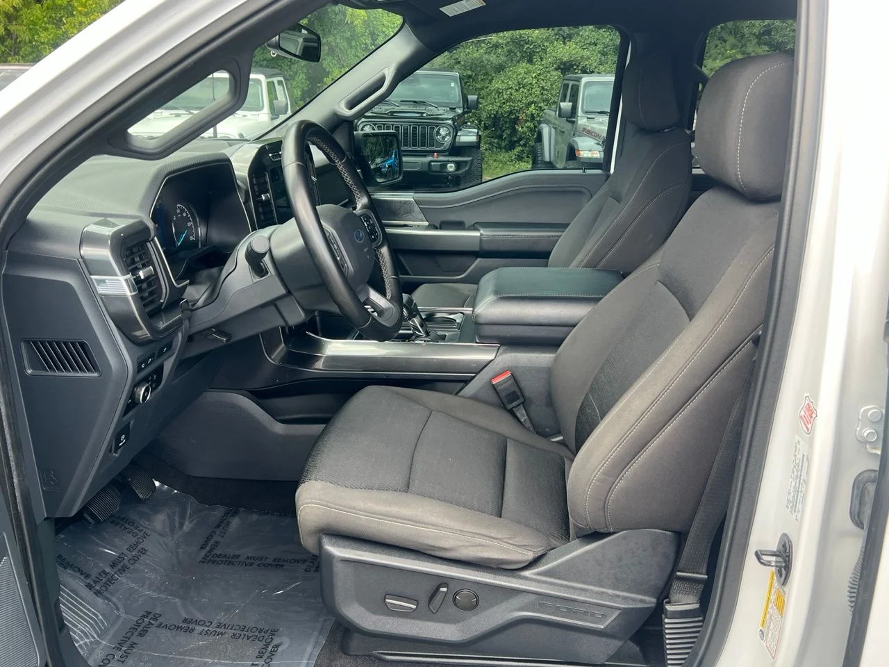 Used 2023 White Ford XLT image 9