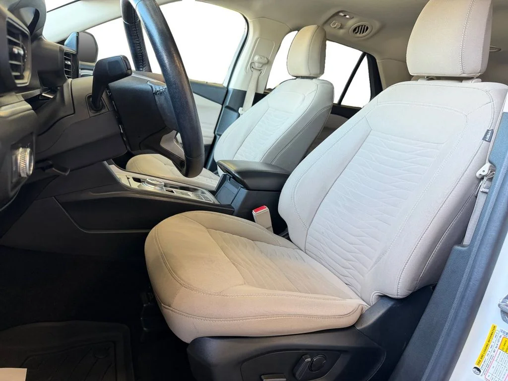 Used 2021 White Ford XLT image 25